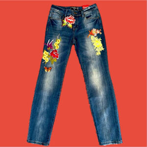 Montana Jeans with Appliqués, size 5/6, New with tags